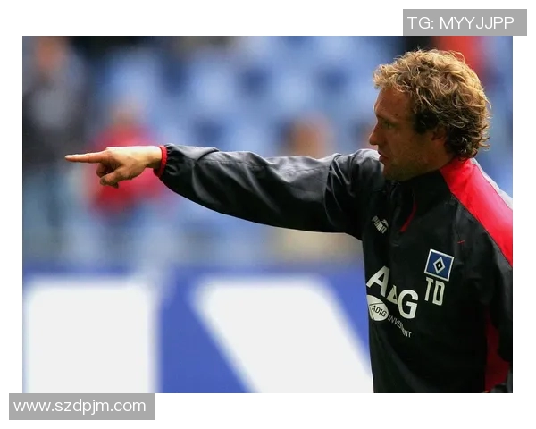 如何绘制出色的足球明星卡片让你的作品更具吸引力和个性化